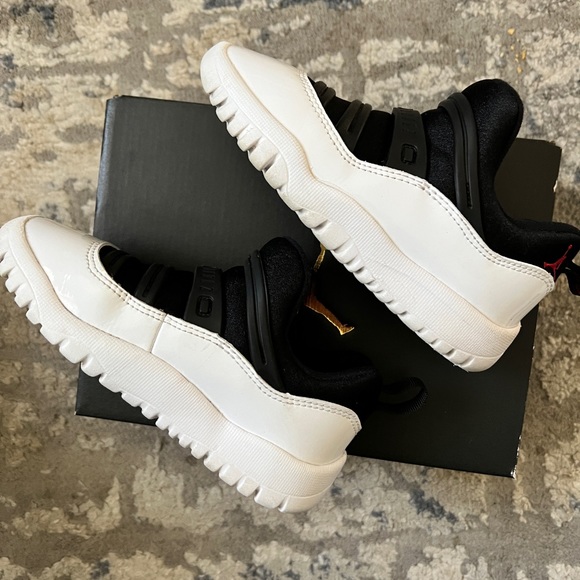 Jordan 11 Retro Little Flex TD Size 10 toddler Black/ True Red-White Excellent! - Picture 5 of 6